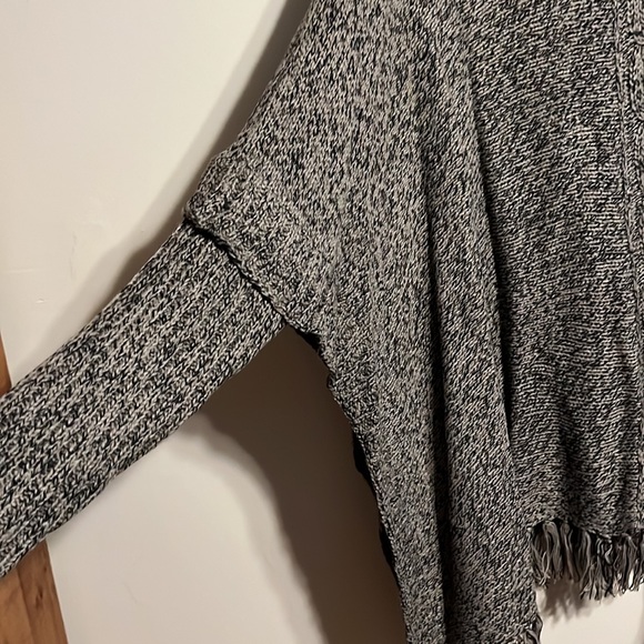 1x poncho style cowl neck sweater - Picture 3 of 10